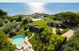 Photo of golden-coastline-retreat