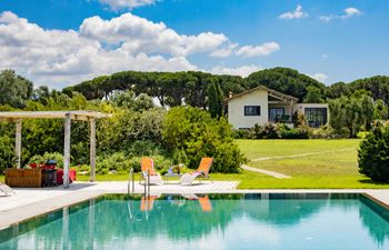 The Peaceful Coast Holiday Home