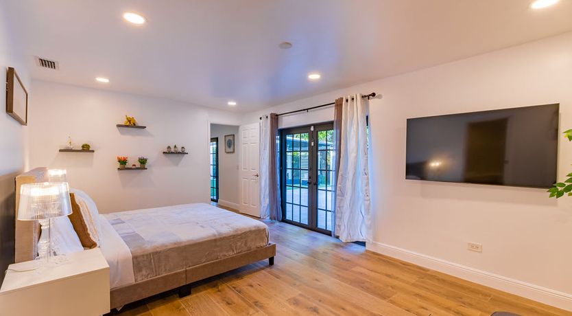 Photo of Lake & Light