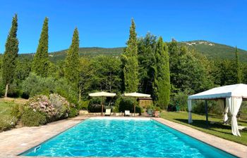 Painted Stone Retreat Holiday Home