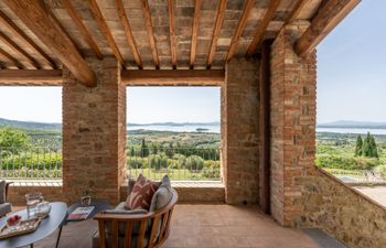 Lake View Abode Holiday Home