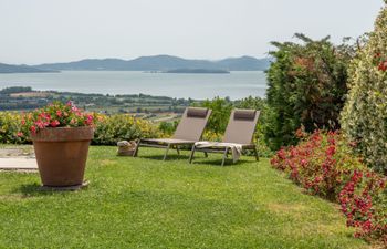 Lake View Abode Holiday Home