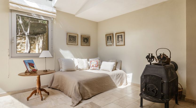 Photo of Rustic Jewel