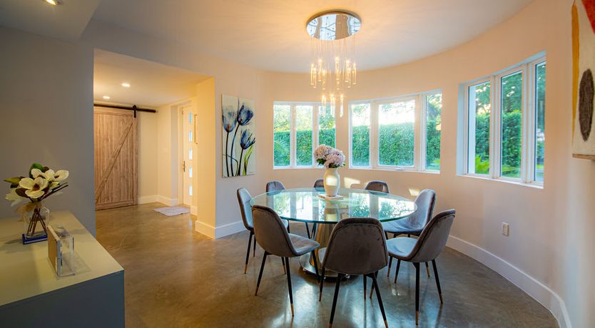 Photo of Modern Plaza