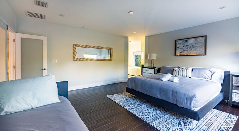 Photo of Modern Plaza