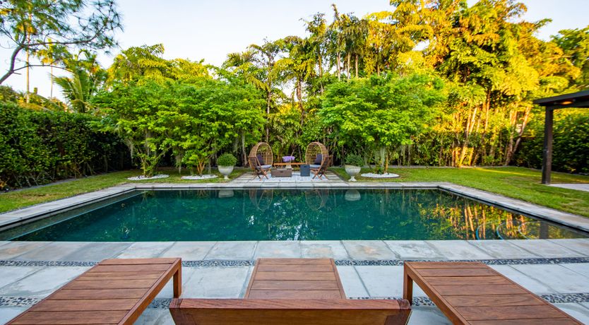 Photo of Modern Plaza