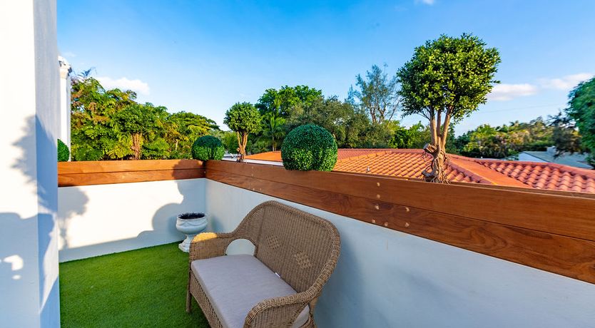 Photo of Modern Plaza