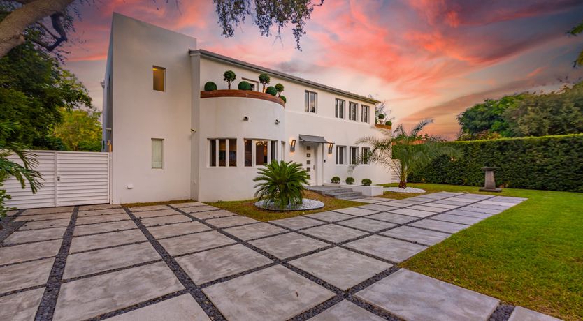 Photo of Modern Plaza