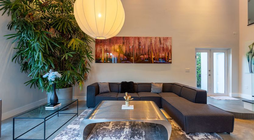 Photo of Modern Plaza