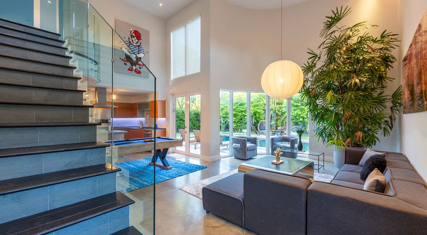 Photo of Modern Plaza