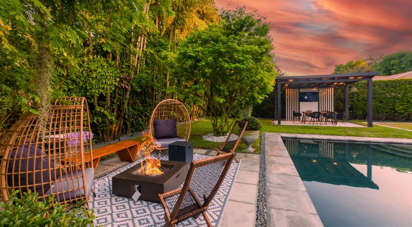 Photo of Modern Plaza