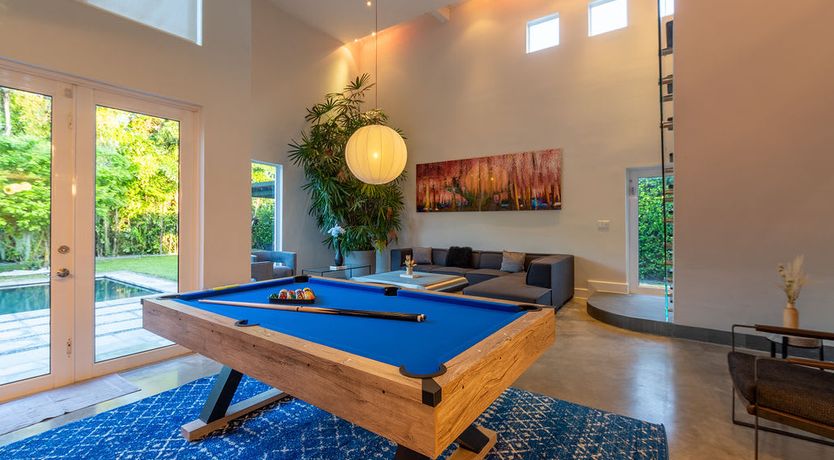 Photo of Modern Plaza