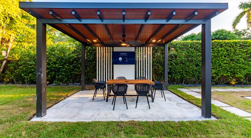 Photo of Modern Plaza