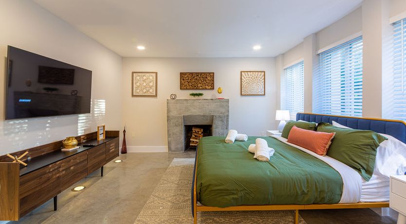 Photo of Modern Plaza