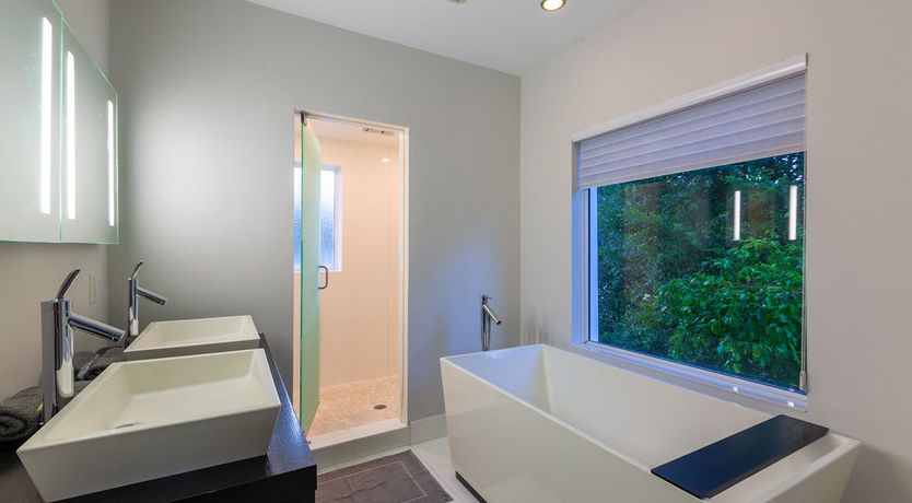 Photo of Modern Plaza