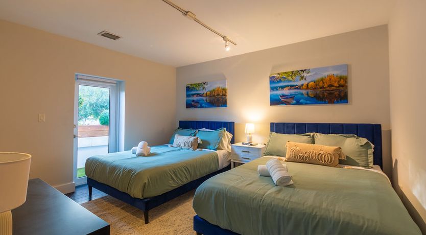 Photo of Modern Plaza