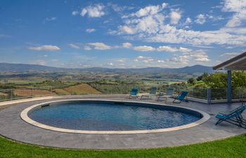 Rolling Hills of Tuscany Holiday Home