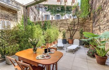 Ancient Terrace Holiday Home