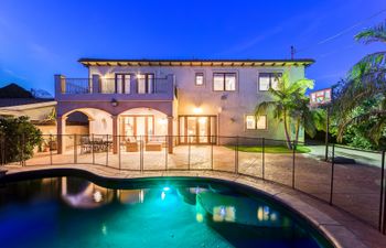 LA Palms Holiday Home