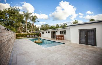Courts & Currents Holiday Home