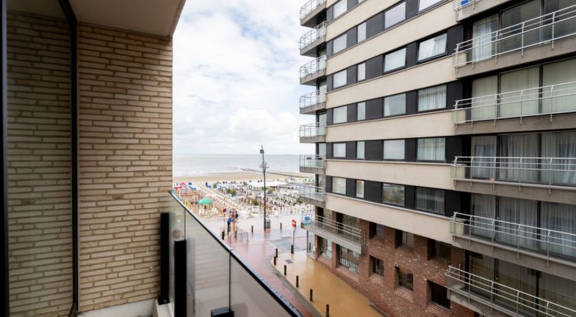 Photo of C-Dream I with lateral seaview