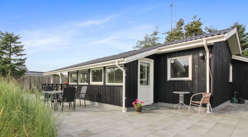 Photo of "Hildegarde" - 900m from the sea