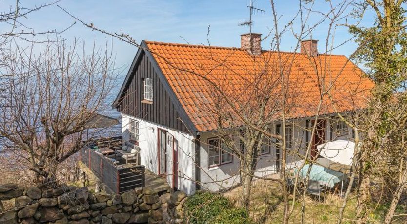 Photo of "Asgot" - 15m from the sea