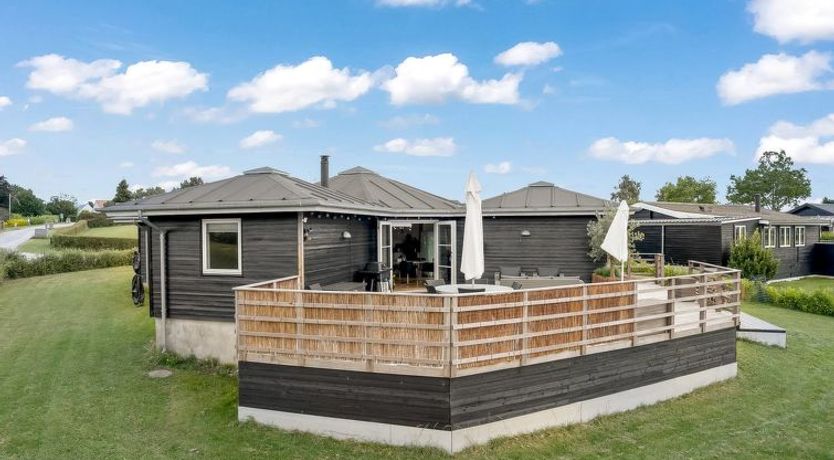 Photo of "Glenda" - 2.1km from the sea