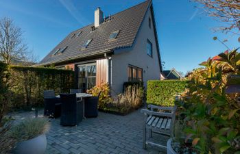 Borné Holiday Home