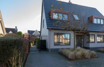Borné Holiday Home