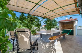 Agis Holiday Home