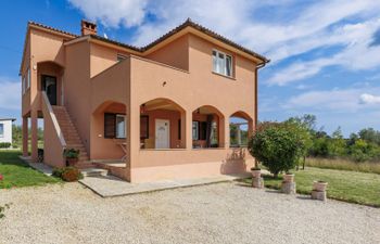 Lidija Holiday Home