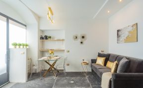 Photo of Como Central