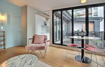 Bastille in Bloom Holiday Home