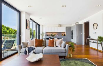 The Lively Zone Holiday Home