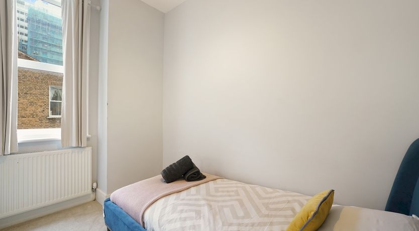 Photo of A Thames View