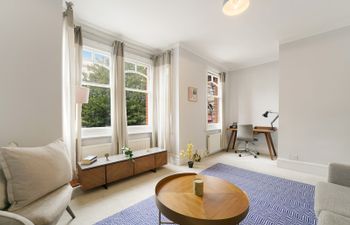 A Thames View Holiday Home