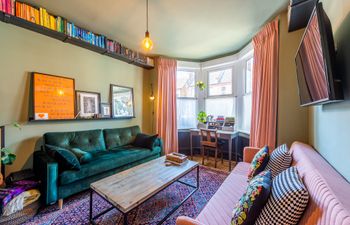 A Thames Echo Holiday Home