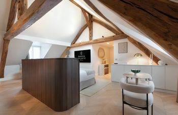 Paris Muse Holiday Home
