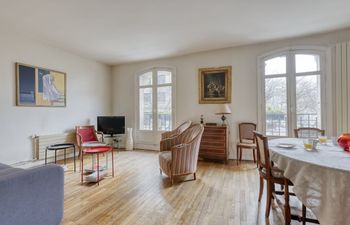 Elegant Parisian Dwelling Holiday Home