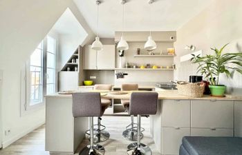 Chic Locale Holiday Home