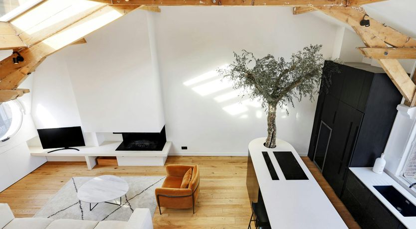 Photo of Old Parisian Jewel