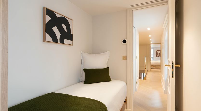 Photo of The Pearl of the Seine