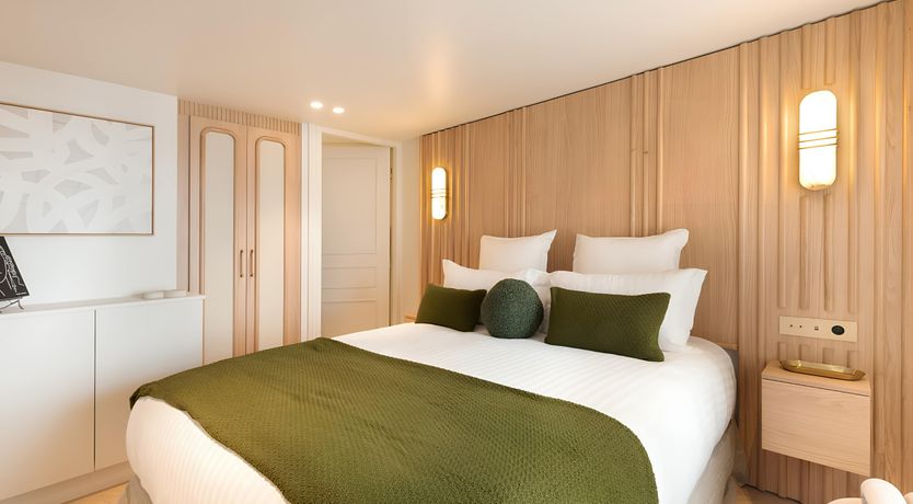 Photo of The Pearl of the Seine