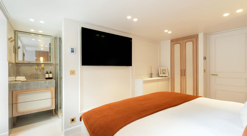 Photo of The Pearl of the Seine