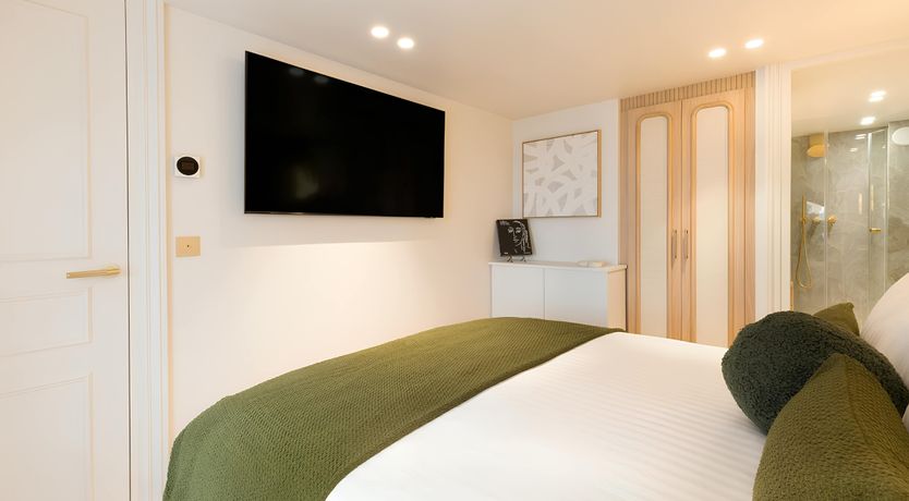 Photo of The Pearl of the Seine