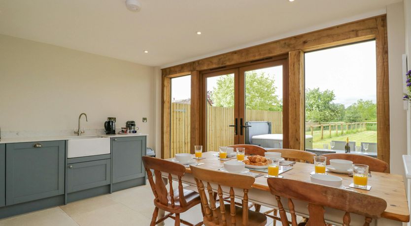 Photo of Cotswold Honey Coloured Cottage