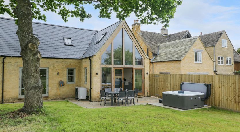 Photo of Cotswold Honey Coloured Cottage