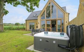 Photo of Cotswold Honey Coloured Cottage