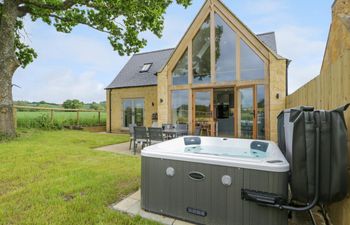 Cotswold Honey Coloured Cottage Holiday Home